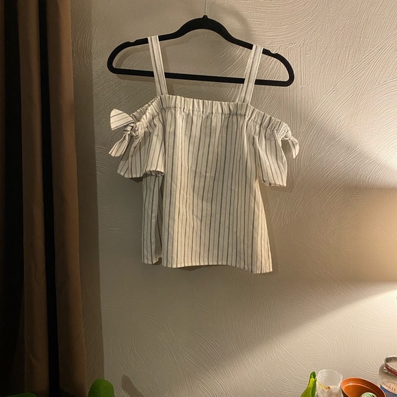 Cold shoulder top. Darling now detail - Picture 1 of 2